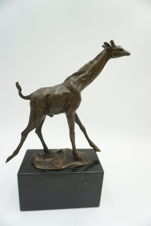 FIGURA Z BRĄZU – ZWIERZĘ ŻYRAFA