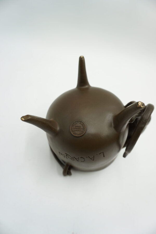 FIGURA Z BRĄZU – KOT Z GARNKIEM