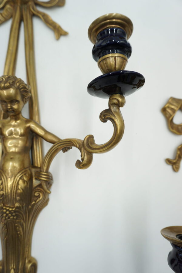 DUŻA PARA KINKIETÓW ŚWIECZNIKÓW ANIOŁKI porcelana z brązem