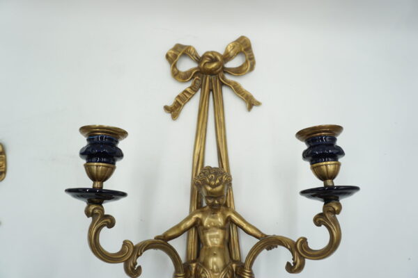 DUŻA PARA KINKIETÓW ŚWIECZNIKÓW ANIOŁKI porcelana z brązem