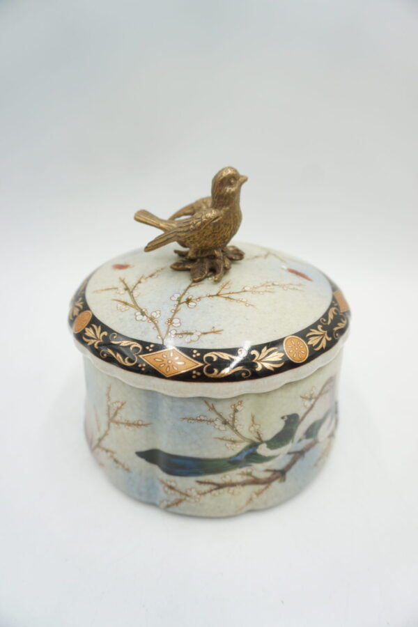 PORCELANOWA SZKATUŁKA BOMBONIERA Z BRĄZEM PTASZEK