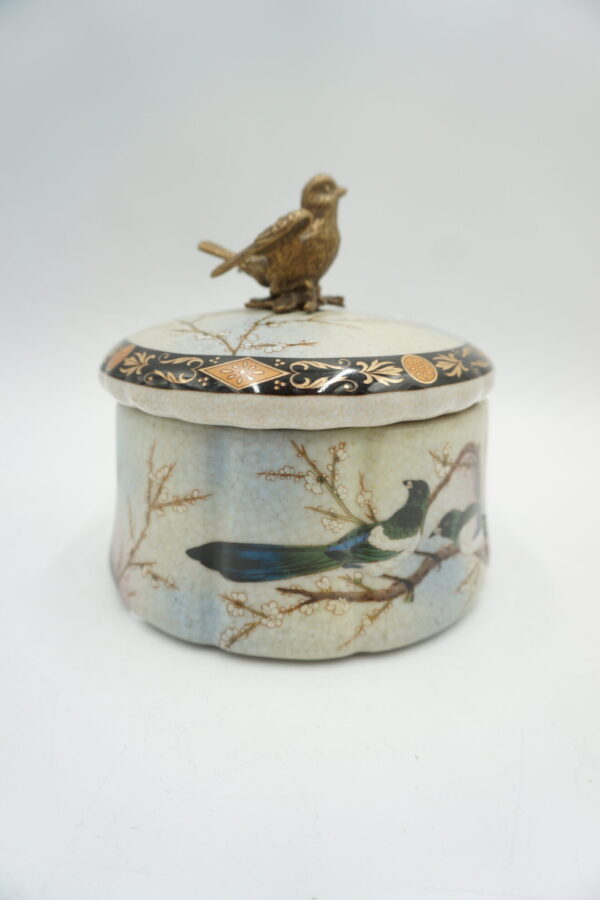 PORCELANOWA SZKATUŁKA BOMBONIERA Z BRĄZEM PTASZEK