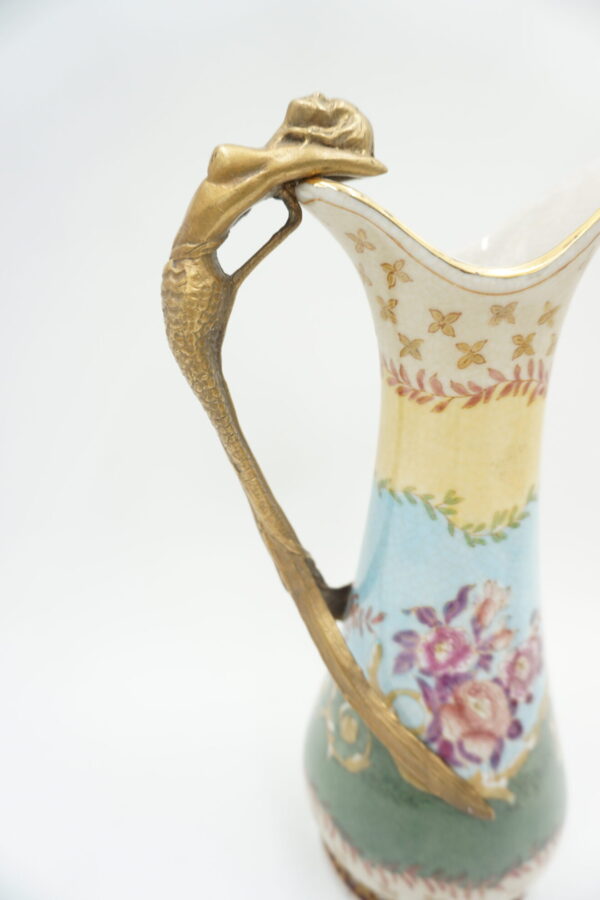 PORCELANOWY DZBANUSZEK KOBIETA PORCELANA Z BRĄZEM