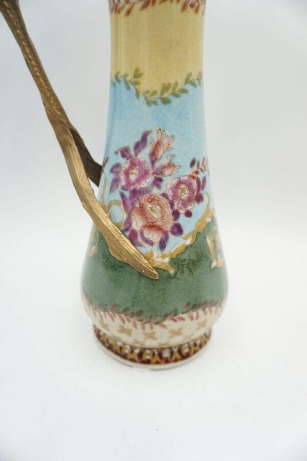 PORCELANOWY DZBANUSZEK KOBIETA PORCELANA Z BRĄZEM