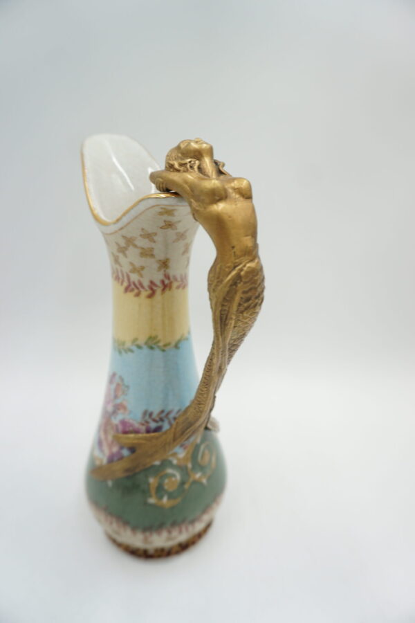 PORCELANOWY DZBANUSZEK KOBIETA PORCELANA Z BRĄZEM