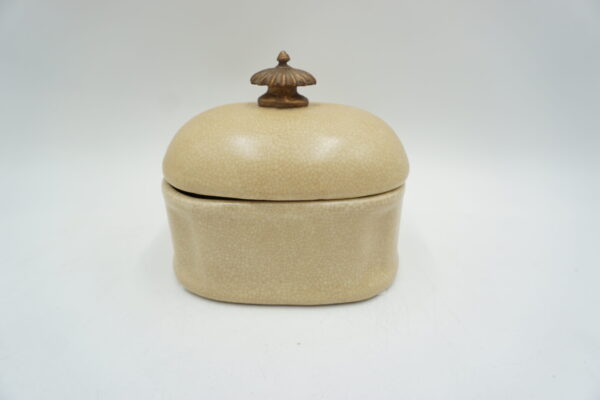 PORCELANOWA SZKATUŁKA BOMBONIERA BEŻOWA Z BRĄZEM