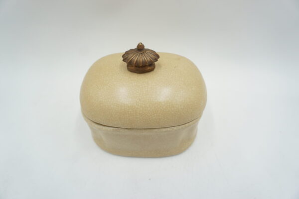 PORCELANOWA SZKATUŁKA BOMBONIERA BEŻOWA Z BRĄZEM