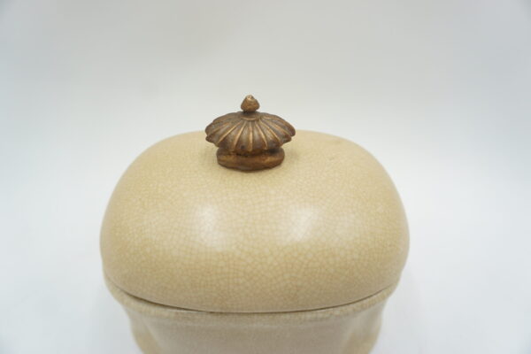 PORCELANOWA SZKATUŁKA BOMBONIERA BEŻOWA Z BRĄZEM