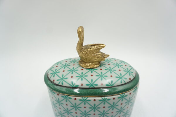 PORCELANOWA SZKATUŁKA BOMBONIERA ZIELONA Z BRĄZEM ŁABĘDŹ
