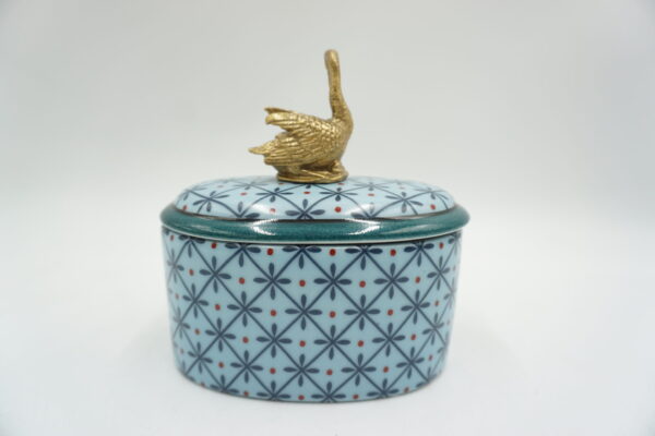 PORCELANOWA SZKATUŁKA BOMBONIERA NIEBIESKA Z BRĄZEM ŁABĘDŹ
