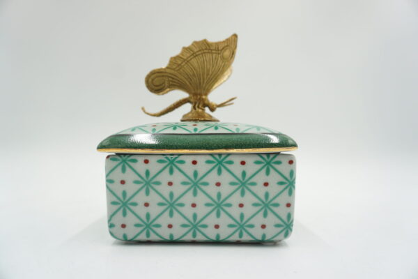 PORCELANOWA SZKATUŁKA BOMBONIERA NIEBIESKA Z BRĄZEM WAŻKA