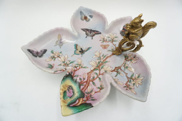 PATERKA PORCELANA Z BRĄZEM - LIŚĆ Z WIEWIÓRKĄ