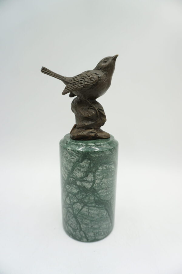 FIGURA Z BRĄZU PTAK PTASZEK NA KAMIENIU