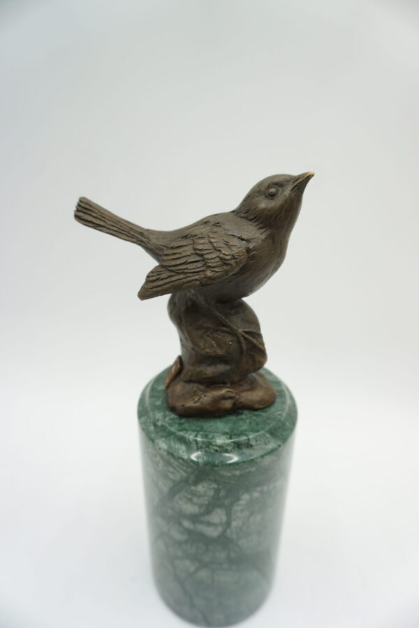 FIGURA Z BRĄZU PTAK PTASZEK NA KAMIENIU