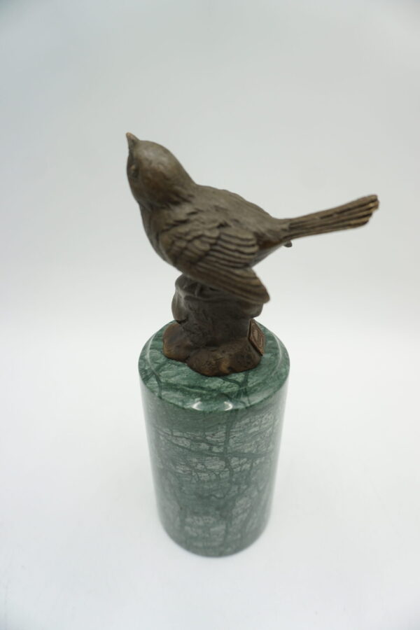 FIGURA Z BRĄZU PTAK PTASZEK NA KAMIENIU