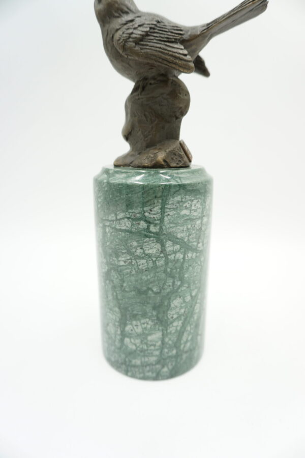 FIGURA Z BRĄZU PTAK PTASZEK NA KAMIENIU