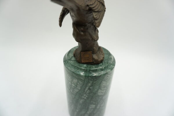 FIGURA Z BRĄZU PTAK PTASZEK NA KAMIENIU