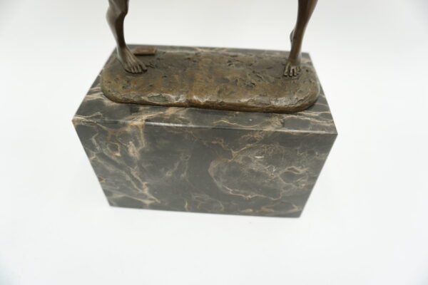 FIGURA Z BRĄZU WALKA KICKBOKSERÓW