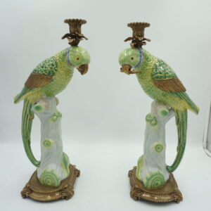 PARA ŚWIECZNIKÓW PAPUGI ZIELONE PORCELANA Z BRĄZEM CUDO