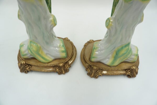 PARA ŚWIECZNIKÓW PAPUGI ZIELONE PORCELANA Z BRĄZEM CUDO