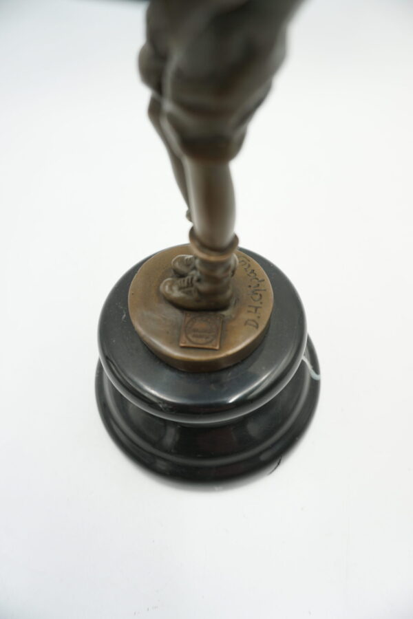 FIGURA Z BRĄZU CHŁOPCZYK Z AKORDEONEM