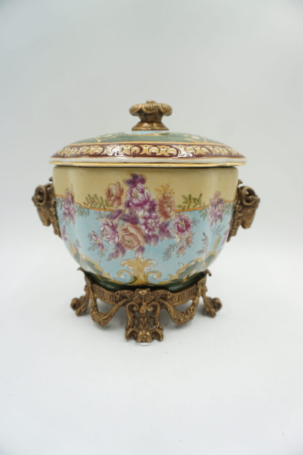 SZKATUŁKA BOMBONIERA BARANY PORCELANA OKUTA Z BRĄZEM