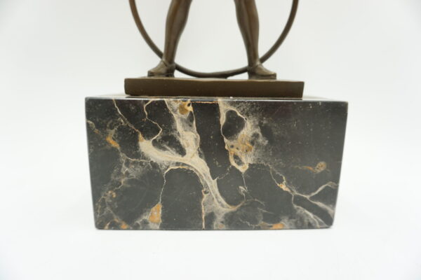 FIGURA Z BRĄZU DZIEWCZYNKA Z KOŁEM TANCERKA BALETNICA