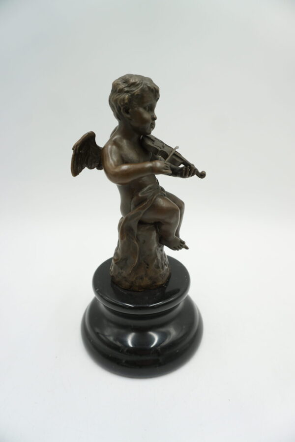 FIGURA Z BRĄZU ANIOŁ ANIOŁEK ZE SKRZYPCAMI GRAJEK