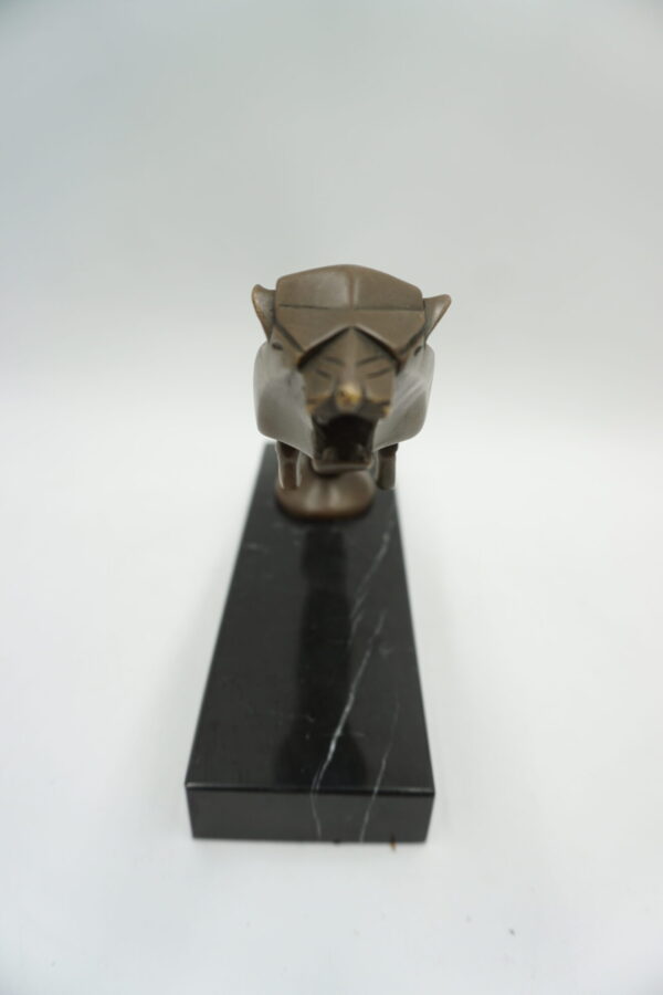 FIGURA Z BRĄZU LEW ART DECO AGRESYWNY ATAKUJĄCY