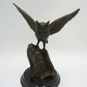 FIGURA Z BRĄZU SOWA W LOCIE SYMBOL MĄDROŚCI