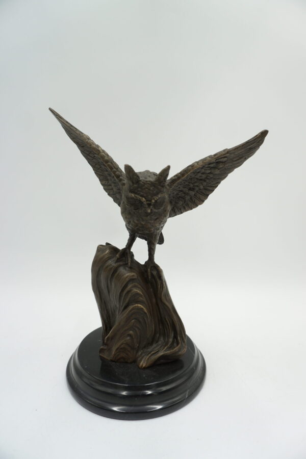 FIGURA Z BRĄZU SOWA W LOCIE SYMBOL MĄDROŚCI