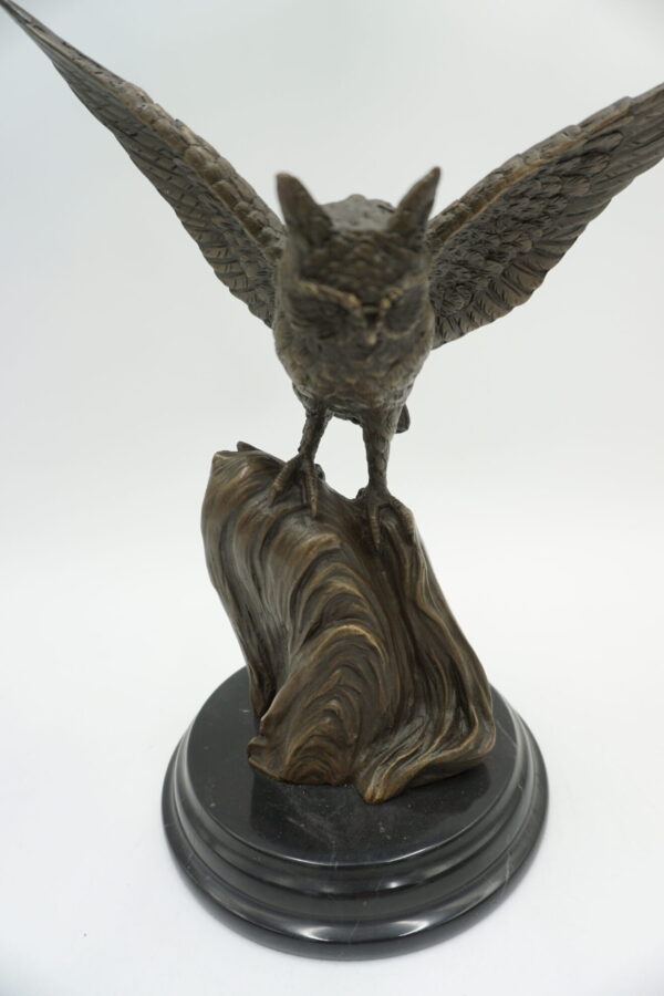 FIGURA Z BRĄZU SOWA W LOCIE SYMBOL MĄDROŚCI