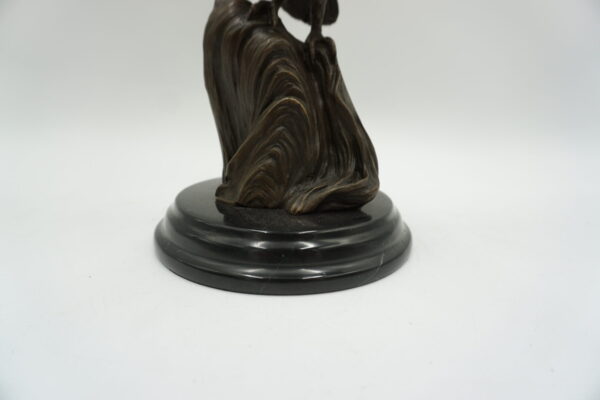 FIGURA Z BRĄZU SOWA W LOCIE SYMBOL MĄDROŚCI