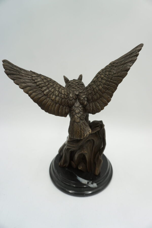 FIGURA Z BRĄZU SOWA W LOCIE SYMBOL MĄDROŚCI