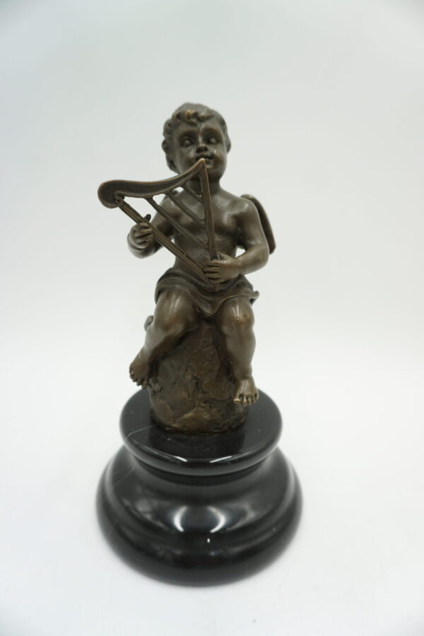 FIGURA Z BRĄZU ANIOŁ ANIOŁEK Z HARFĄ