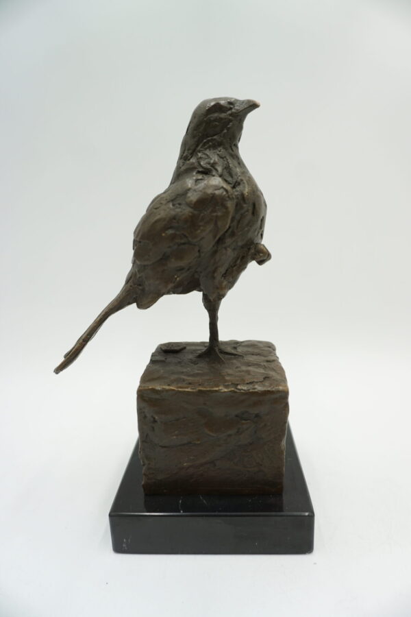 FIGURA Z BRĄZU PTAK PTASZEK NA KAMIENIU