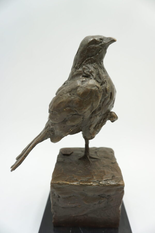 FIGURA Z BRĄZU PTAK PTASZEK NA KAMIENIU