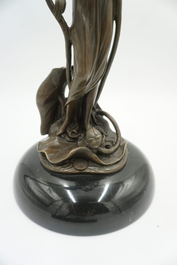 ŚWIECZNIK Z BRĄZU KOBIETA Z KWIATAMI - SECESJA