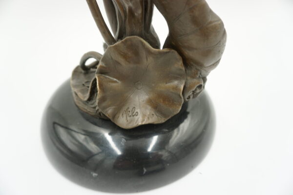 ŚWIECZNIK Z BRĄZU KOBIETA Z KWIATAMI - SECESJA