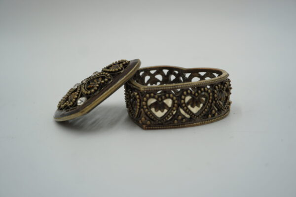 SZKATUŁKA PUZDERKO SERCE Z CYRKONIAMI