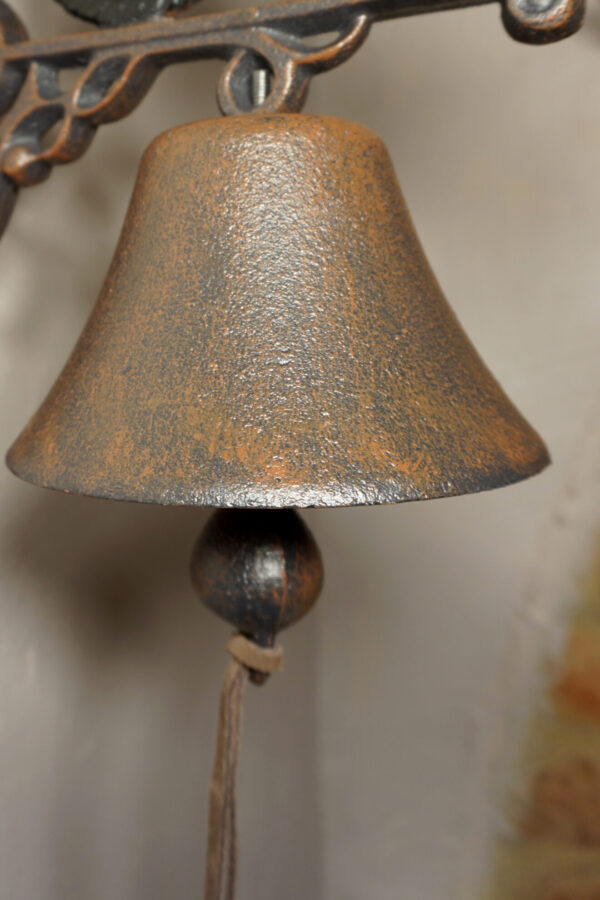 PIĘKNY ŻELIWNY DZWON DZWONEK TRAKTOR