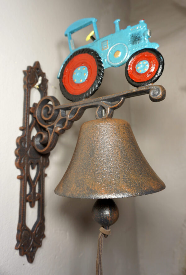 PIĘKNY ŻELIWNY DZWON DZWONEK TRAKTOR
