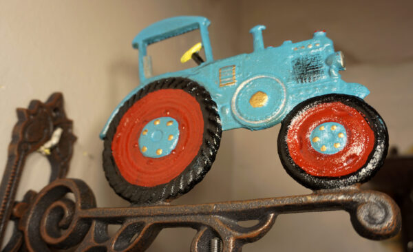 PIĘKNY ŻELIWNY DZWON DZWONEK TRAKTOR