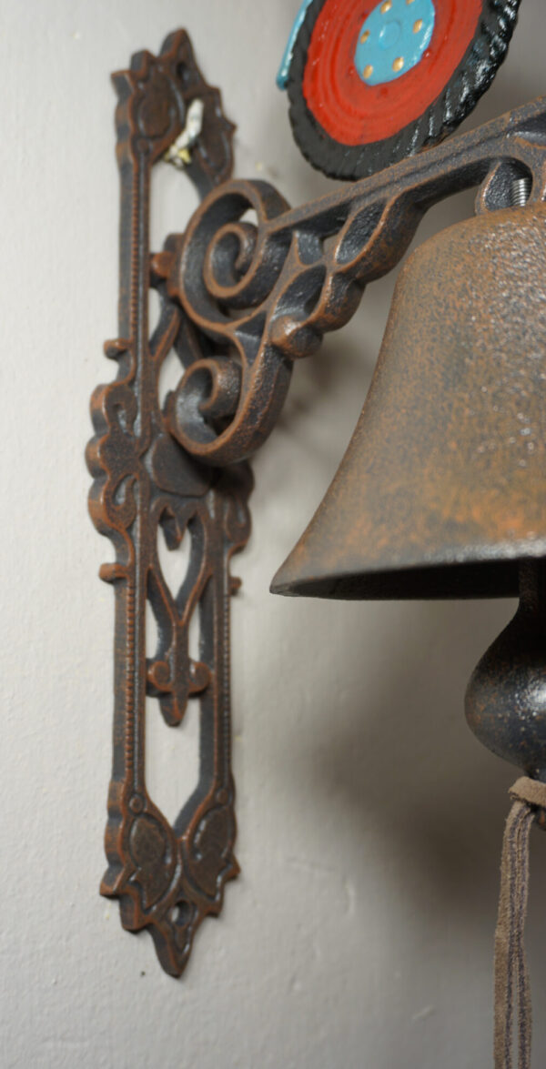 PIĘKNY ŻELIWNY DZWON DZWONEK TRAKTOR