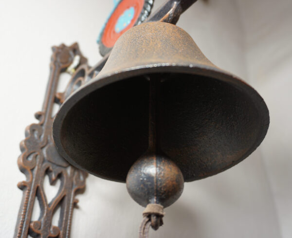 PIĘKNY ŻELIWNY DZWON DZWONEK TRAKTOR