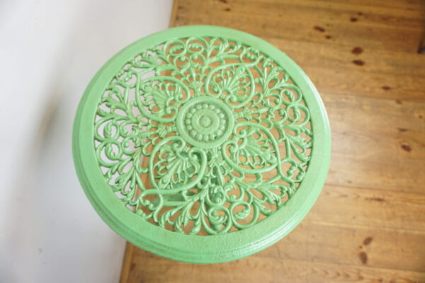 ŻELIWNY STOLIK KWIETNIK OGRODOWY PREZENT