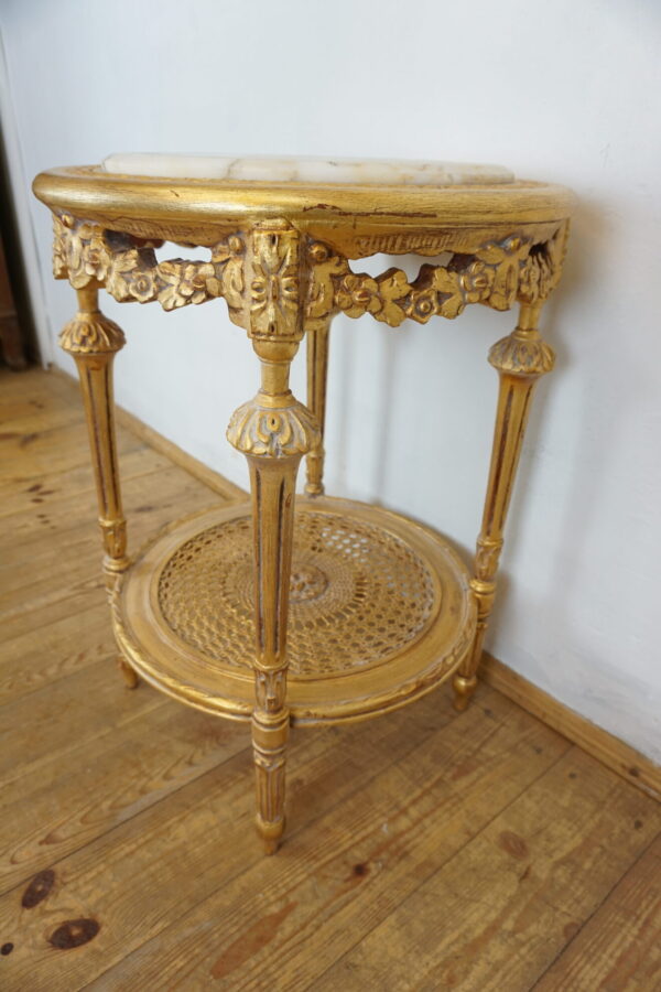 OKRĄGŁY ZŁOTY STOLIK KAWOWY MARMUR