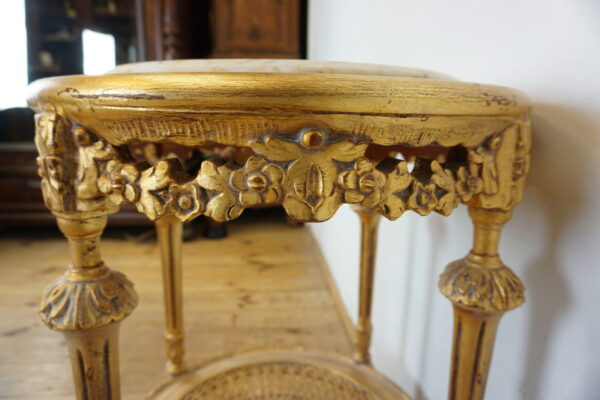 OKRĄGŁY ZŁOTY STOLIK KAWOWY MARMUR