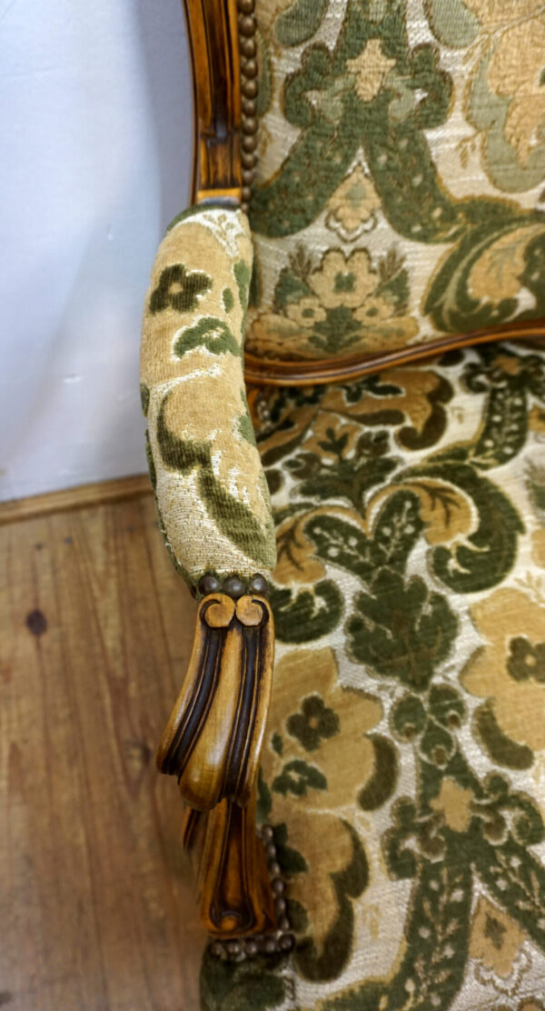 DEKORACYJNY FOTEL LUDWIK NA SPRĘŻYNACH