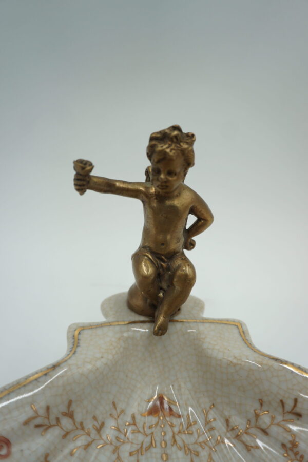 PATERKA POPIELNICZKA MYDELNICZKA PORCELANA Z BRĄZEM - ANIOŁEK